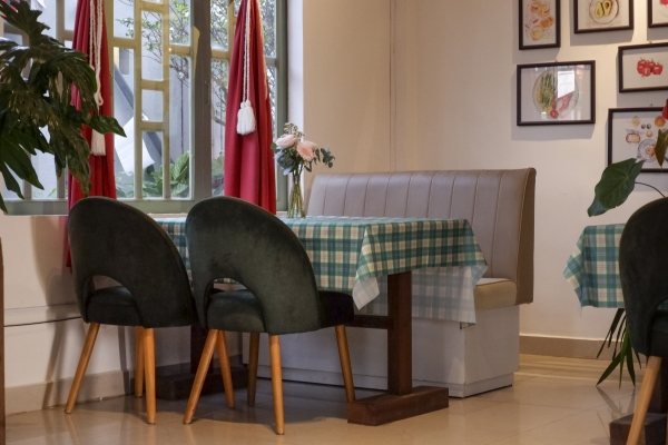 Là một căn phòng ấm cúng và lịch sự, rất thích hợp cho những buổi gặp mặt đối tác, hay những dịp gia đình xum họp.